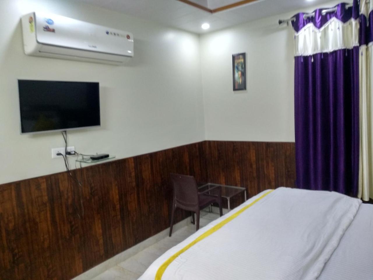 Hotel Rb Palace Dhaulpur Eksteriør bilde