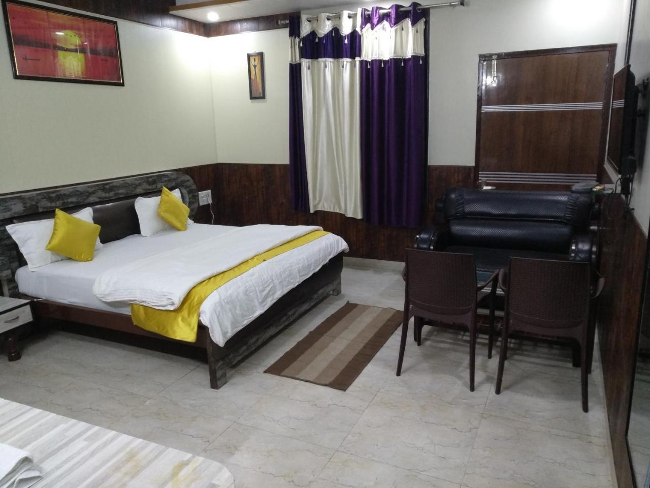 Hotel Rb Palace Dhaulpur Eksteriør bilde