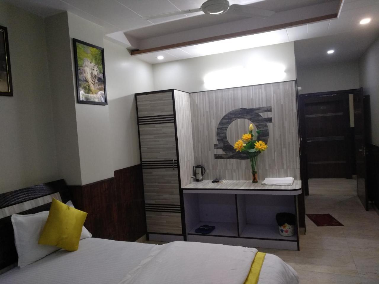 Hotel Rb Palace Dhaulpur Eksteriør bilde